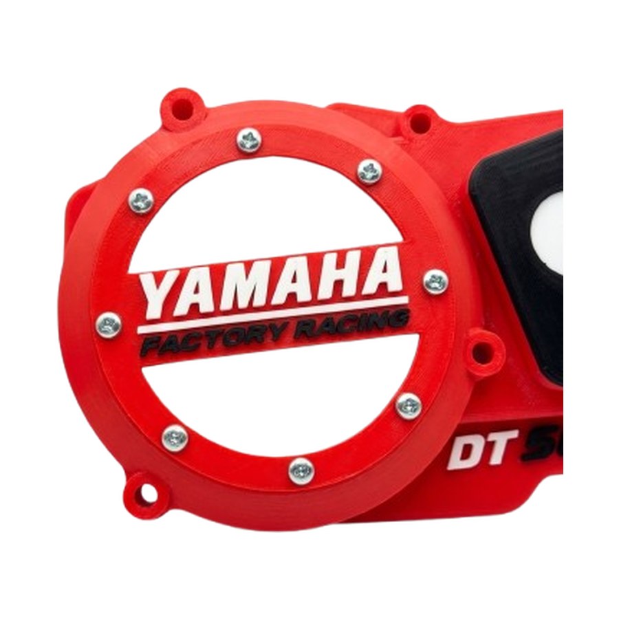 Tampa DT50 Factory Racing vermelha — pormenor do lettering